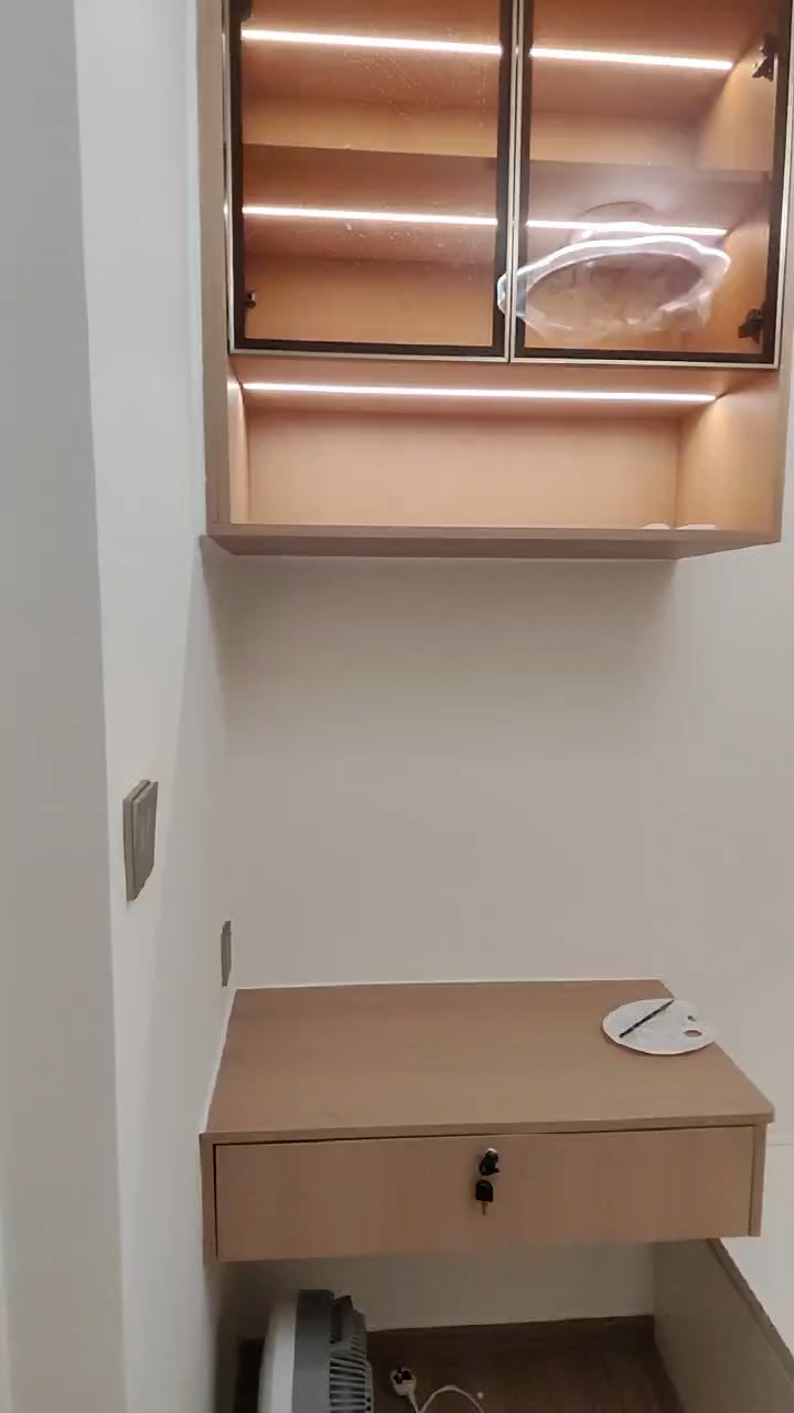 海濱花園設有燈帶的展示櫃及台面實拍工程紀錄